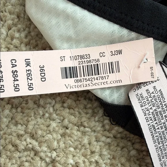 Victoria's Secret Ivory Lace Push-Up Bra & Thong with Black Trim - Picture 9 of 9